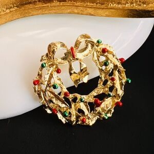 Vintage Christmas Holiday Enamel Wreath Brooch Coat Sweater Scarf Pin Gold 1166